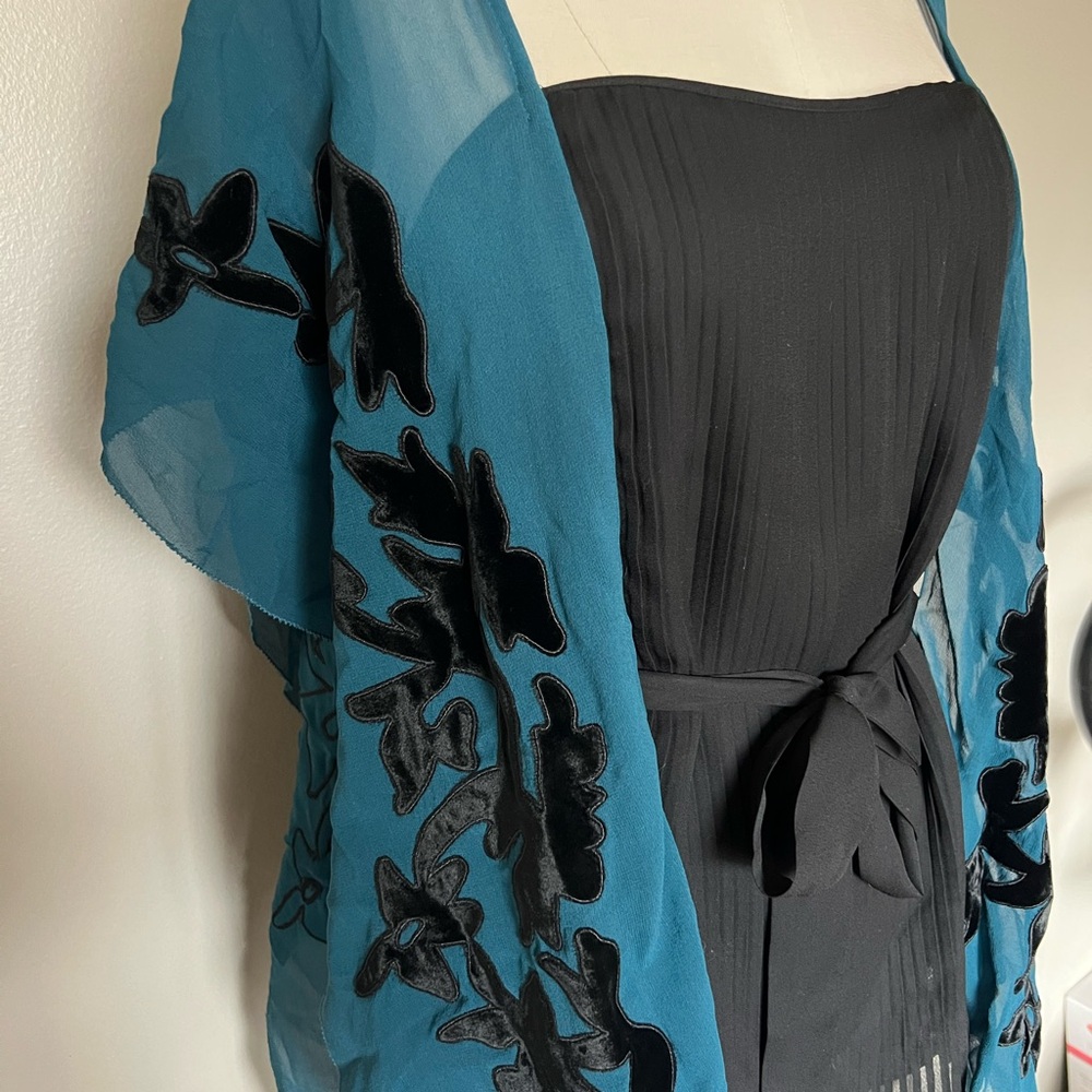 Max Azria Black and Blue Sheer Kimono top - Picture 2 of 8
